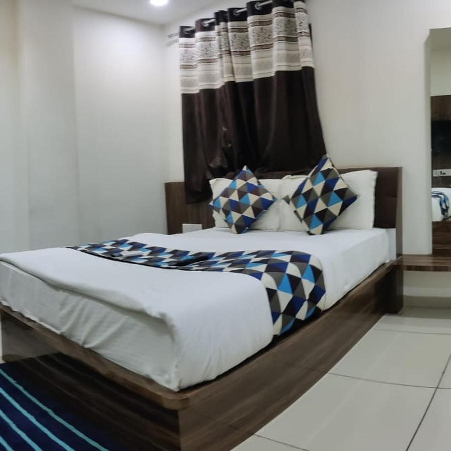 Hotel Mansarovar,ואדודרה מראה חיצוני תמונה
