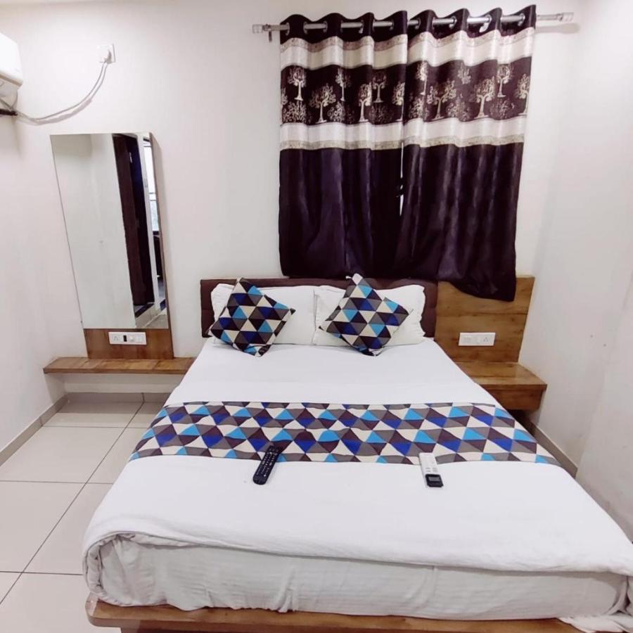Hotel Mansarovar,ואדודרה מראה חיצוני תמונה
