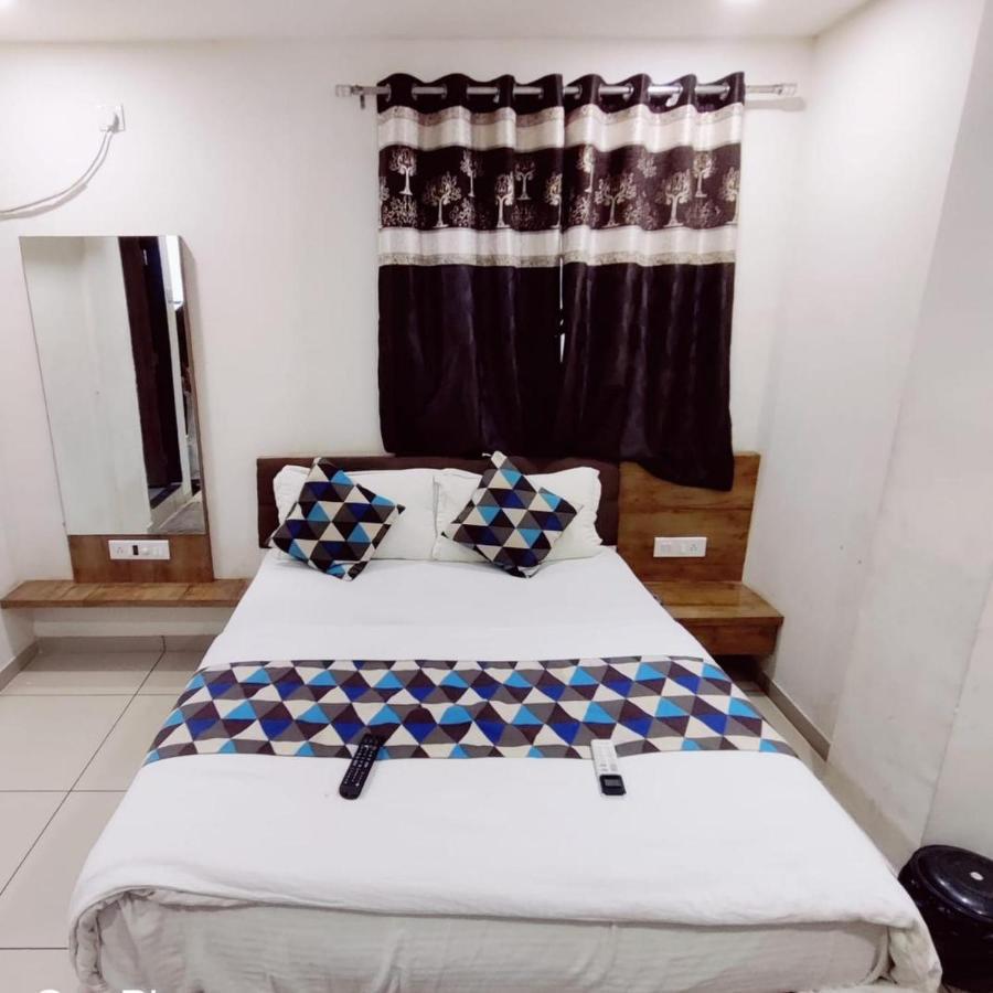 Hotel Mansarovar,ואדודרה מראה חיצוני תמונה