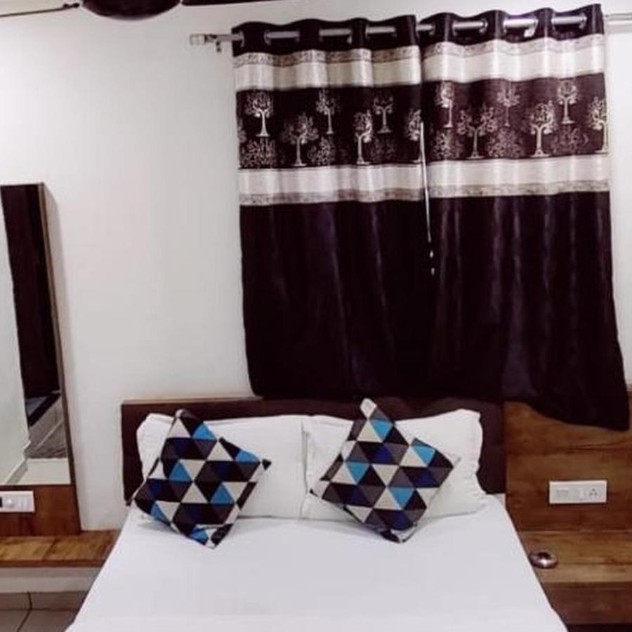 Hotel Mansarovar,ואדודרה מראה חיצוני תמונה