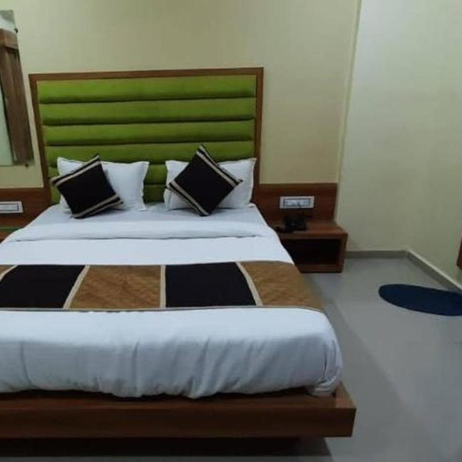 Hotel Mansarovar,ואדודרה מראה חיצוני תמונה