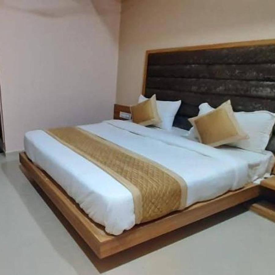 Hotel Mansarovar,ואדודרה מראה חיצוני תמונה