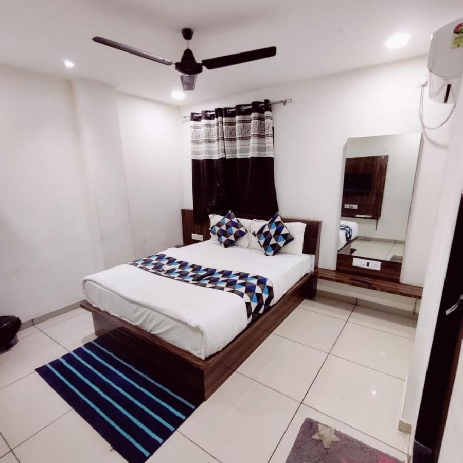 Hotel Mansarovar,ואדודרה מראה חיצוני תמונה