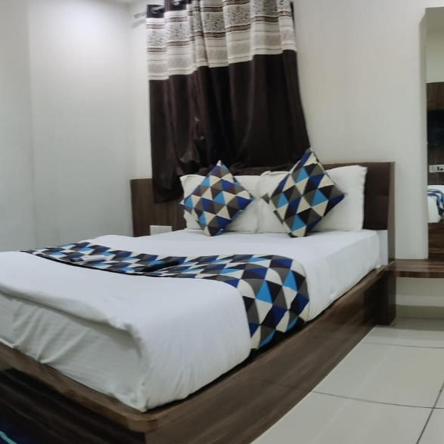 Hotel Mansarovar,ואדודרה מראה חיצוני תמונה