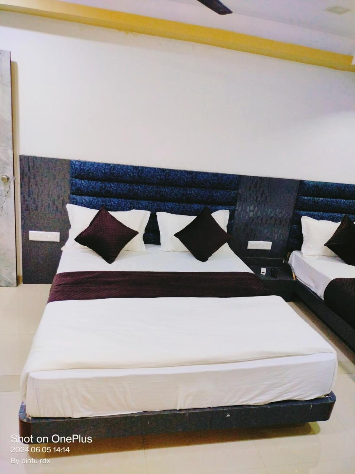 Hotel Mansarovar,ואדודרה מראה חיצוני תמונה